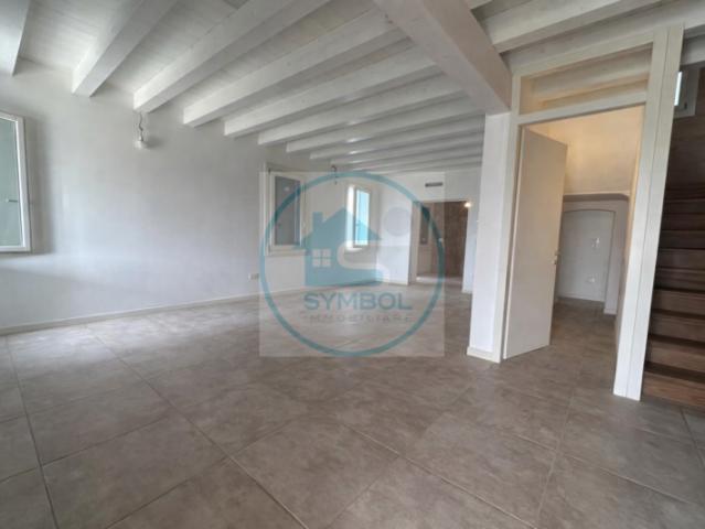 Bi/Tri/Quadrifamiliare in Vendita a Venezia