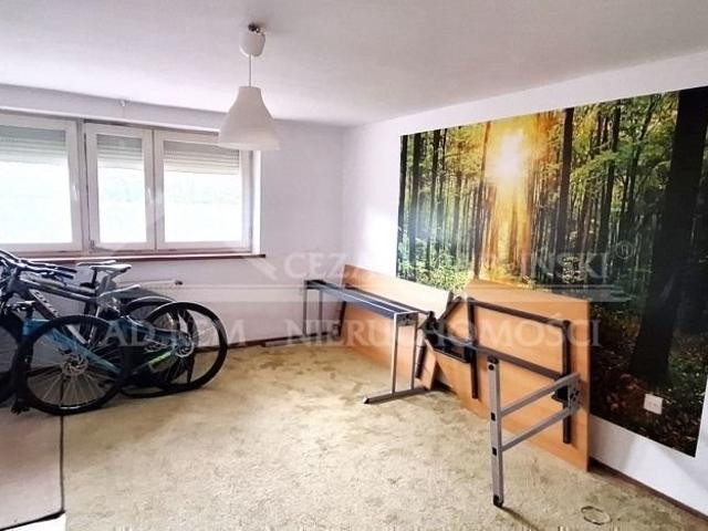 Biuro 18 m² z poczekalnią, parking, reklama
