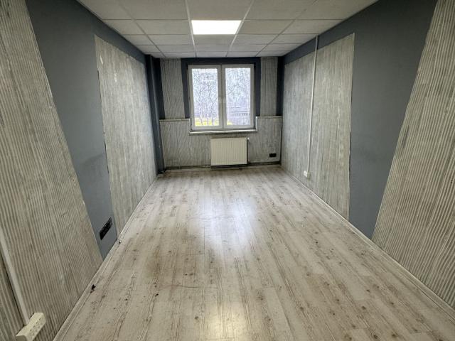 Biuro 20 m2 z mediami, parking, reklama, Brzezinka