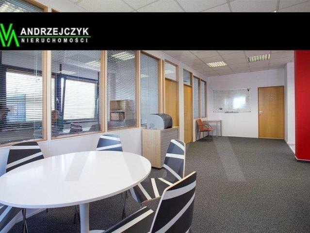 Biuro 276 m² z dużym parkingiem i ochroną w Kowalach