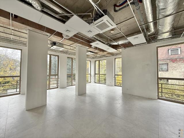 Biuro 365 m² w prestiżowych Krzykach klimatyzacja, wind