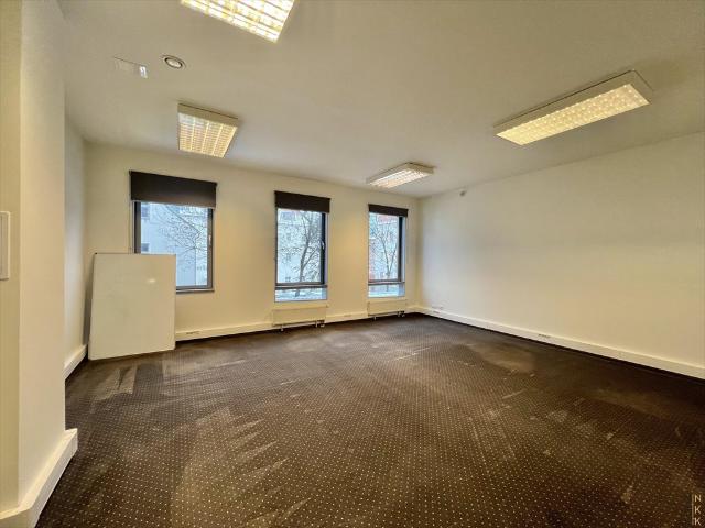 Biuro 38 m² z windą, parking, nowoczesny wystrój