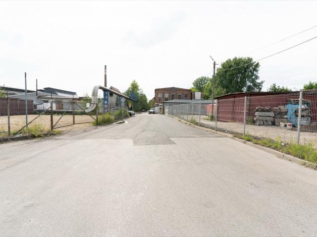 Biuro z halą 2185 m2 w Rozbarku – inwestycja i funkcjonalność