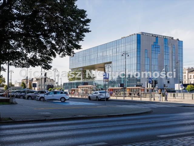 Biuro z potencjałem, 357 m2, parking, garaże, rozbudowa