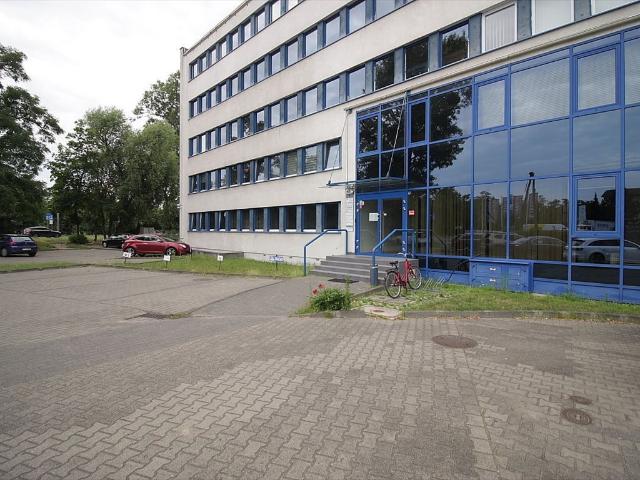 Biurowiec 1650 m² z parkingiem, gotowy do wynajmu polecam!