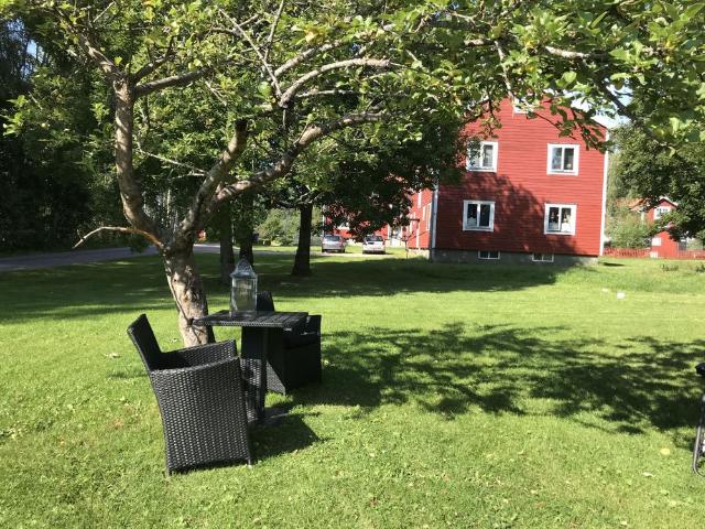 Björkbyn: Nyrenoverad tvåa en trappa upp
