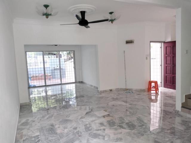 BK4 Bandar Kinrara Puchong 2 Storey Semi Furnished 4R3B Well Kept Unit