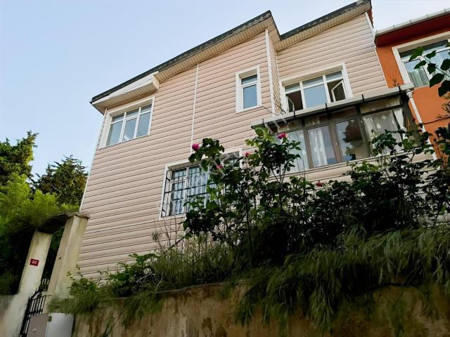 Boğaz Ve Doğa Manzaralı Satılık Villa
