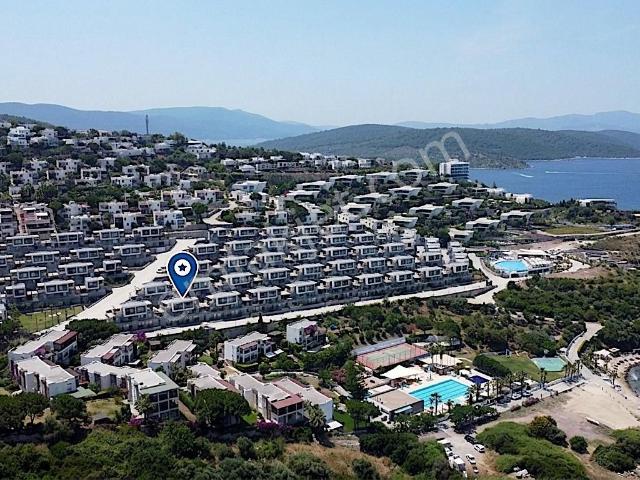 Boğaziçi Denize Sıfır Plajlı Sitede Ön Sırada Satılık Villa