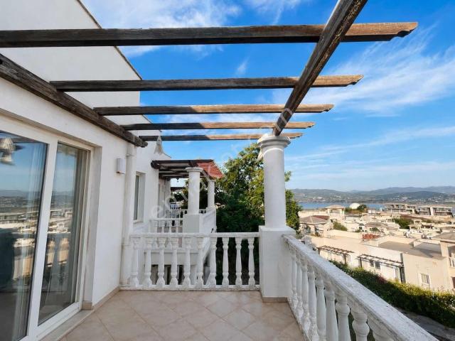 Boğaziçi Flamingo Sitesi Doğa Ve Göl Manzaralı 2+1 Satılık Daire