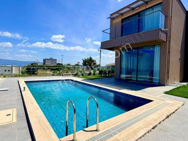 Boğaziçi' Nde Özel Havuzlu Tam Müstakil Lüks Villa