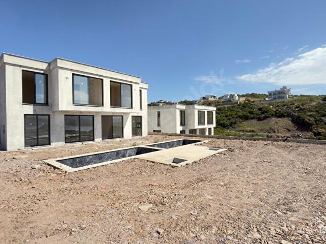 Boğaziçi'nde Satılık Göl ve Doğa Manzaralı Bitişik Nizam Villa