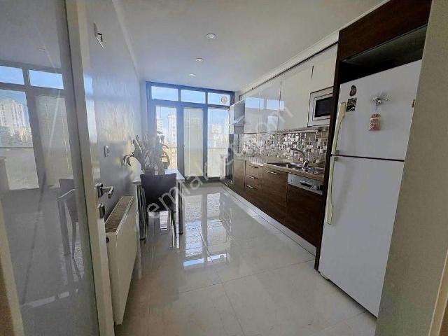 Boş. Merkezi Konumda İskanlı Ebeveyb Banyo Prestijli Binada 3+1 Satılık