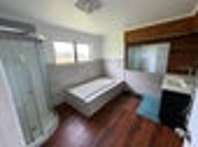 Bombay, 6+ bedrooms, $850 pw
