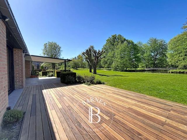 Bondues, Maison 6 Chambres 248 m² en location
