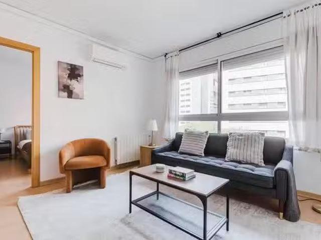 Acogedor Carrer de Gandesa, Les Corts 3 Bedroom 1 Bath
