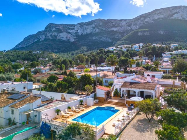 Bonito chalet de estilo mediterr&aacute neo situado en una m. 200m² Dénia