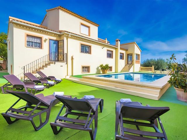 Bonito chalet ubicado en Calpe en un área residencial a poco. 387m² Calpe Calp