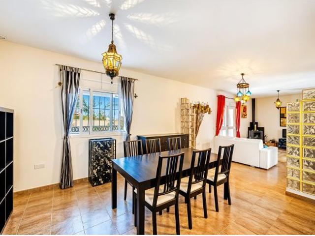 Bonito chalet zona Marquesado con parcela segregada