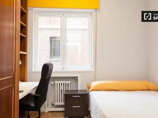 Bonito Amplia habitación en apartamento de 7 dormitorios en Ma.