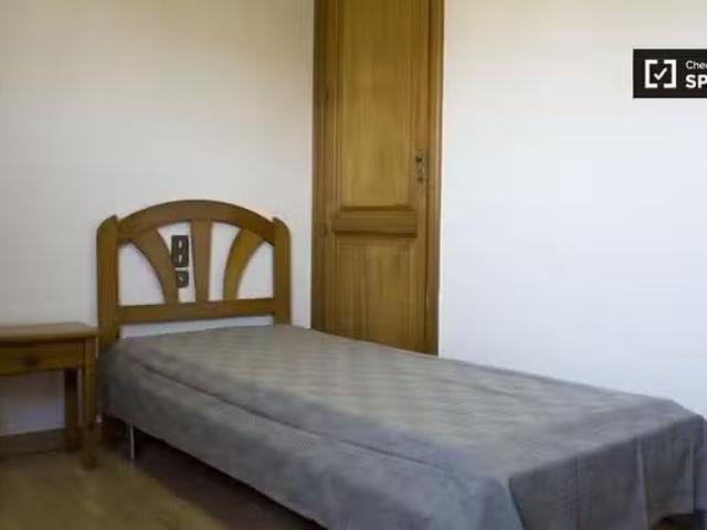Único Acogedora habitación en apartamento de 7 dormitorios en.
