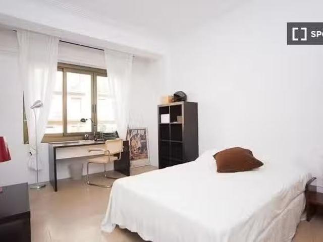 ¡En alquiler! Alquilar una habitación en un apartamento de 6 d.