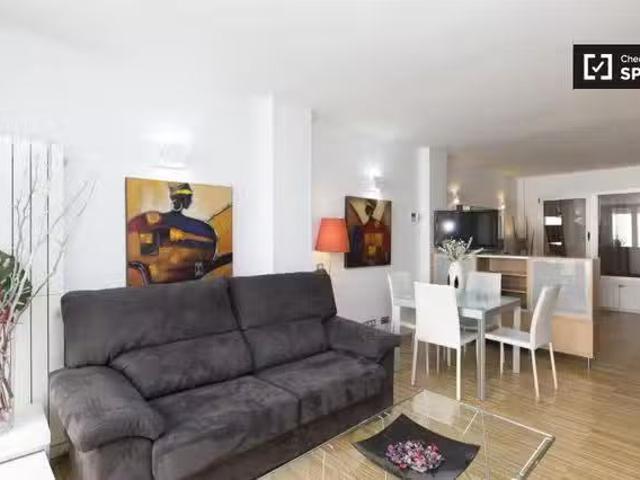 ¡Recién llegado! Apartamento de 2 dormitorios en alquiler en E.
