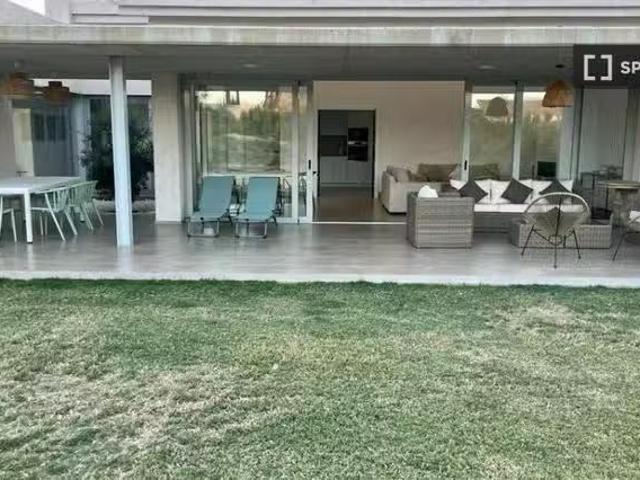 Bonito Apartamento de 4 dormitorios en alquiler en Huelva