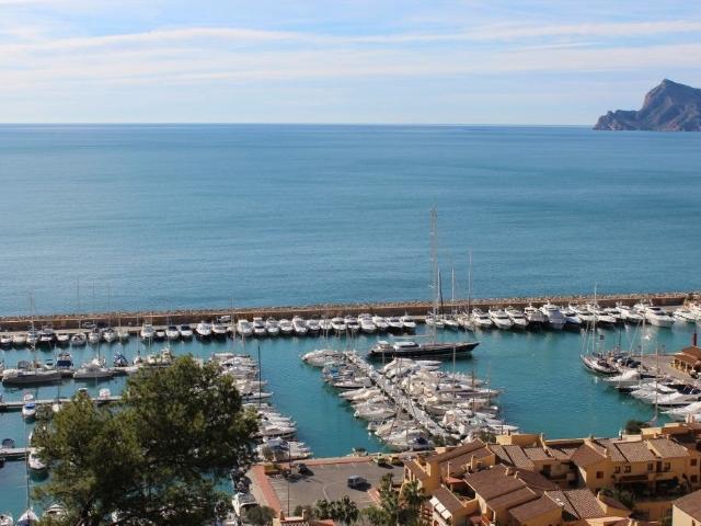 Bonito apartamento en planta baja en Puerto Marina Greenwich. 120m² Altea