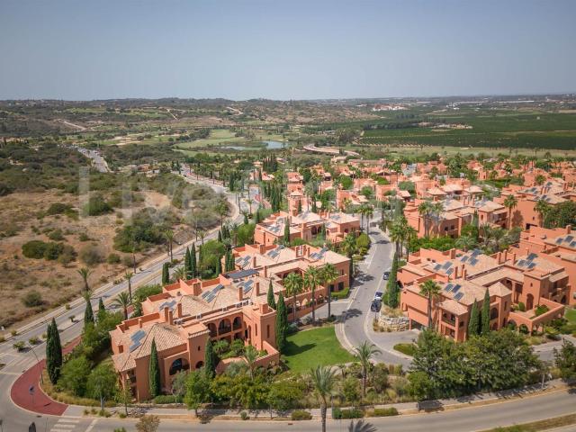 Bonito Apartamento Moderno De T2+1 No Amendoeira Golf Resort. 142m² Alcantarilha e Pêra