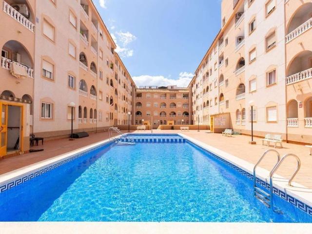 BONITO APARTAMENTO TOTALMENTE REFORMADO CON PISCINA COMUNITARIA