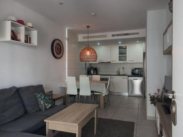 Bonito bungalow en una urbanización cerrada con piscina climatizada
