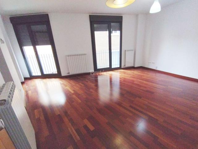 Bonito dúplex junto a Mercado Central. Incluye plaza de garaje y cuarto trastero