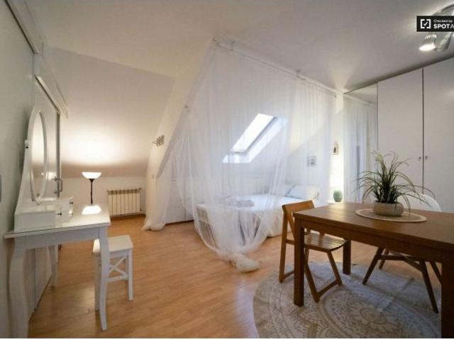 Bonito estudio en alquiler en Alcalá de Henares