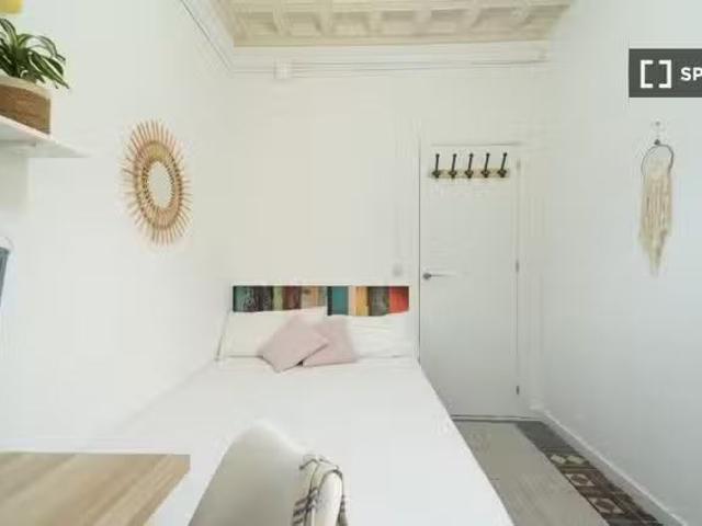 Bonito Habitación compartida de 14 habitaciones en alquiler en.