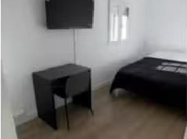 Bonito Habitación compartida de 4 habitaciones en alquiler en.