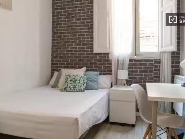 ¡Recién llegado! Habitación compartida en alquiler en Embajado.