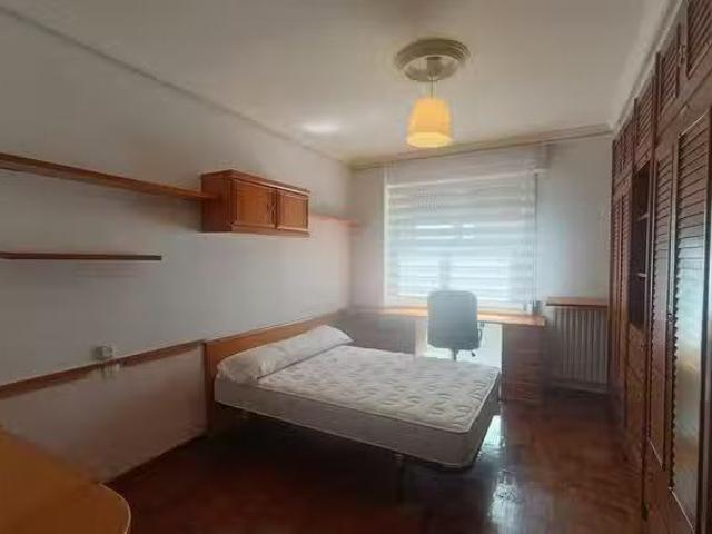 Bonito Habitación en Avenida de Sancho El Fuerte, Ermitagaña M.