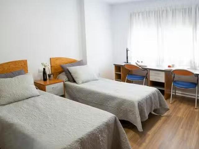 ¡Recién llegado! Habitación en Avenida del Primero de Mayo