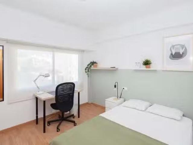 ¡En alquiler! Habitación en Avinguda de Peris i Valero