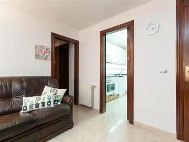 ¡Renta! Habitación en Avinguda Mare Déu de Bellvitge