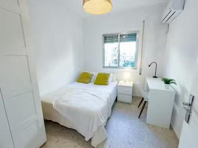 Único Habitación en Calle Zafiro, Las Avenidas