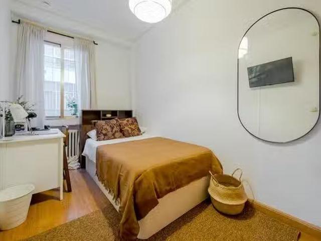 Acogedor Habitación en Calle de Valderribas, Pacífico