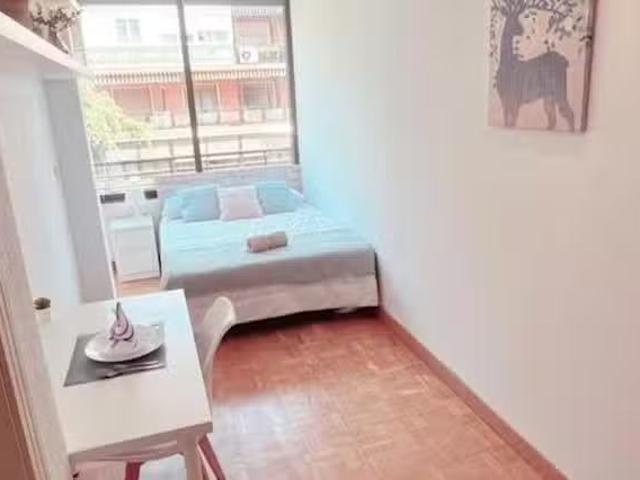 Acogedor Habitación en Calle de Velayos, Ciudad Universitaria