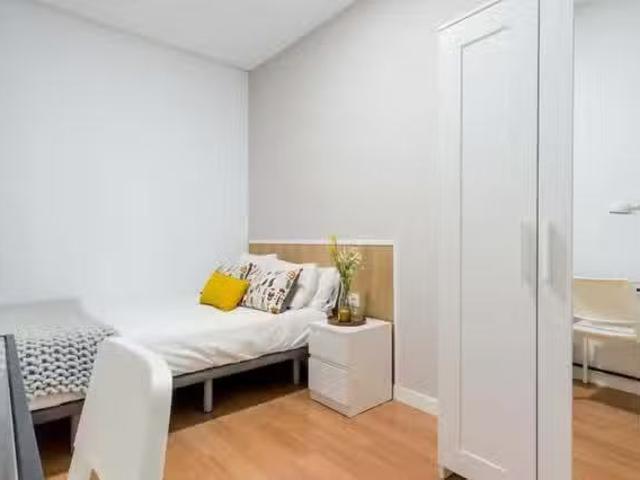 Bonito Habitación en Calle de Alejandro González