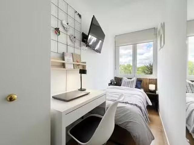 Bonito Habitación en Calle de Ayllón