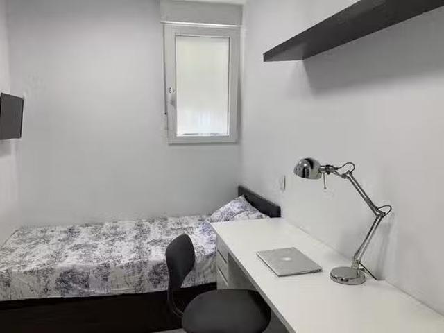 Encantador Habitación en Calle de Benito Gutiérrez