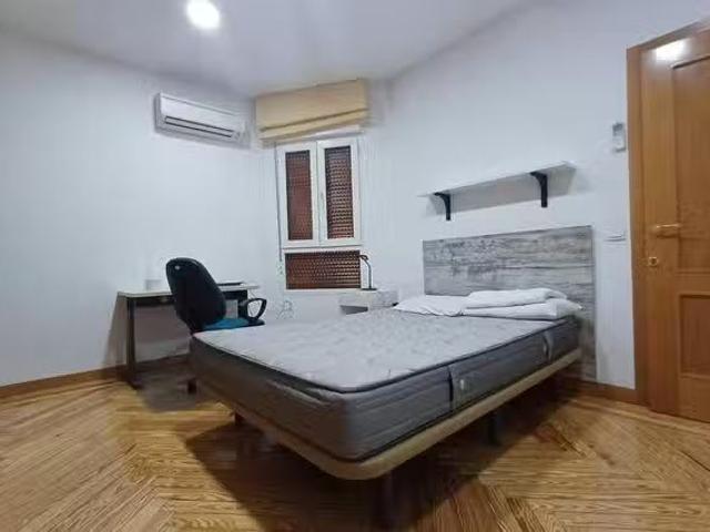 Acogedor Habitación en Calle de Francisco de Rojas, Trafalgar
