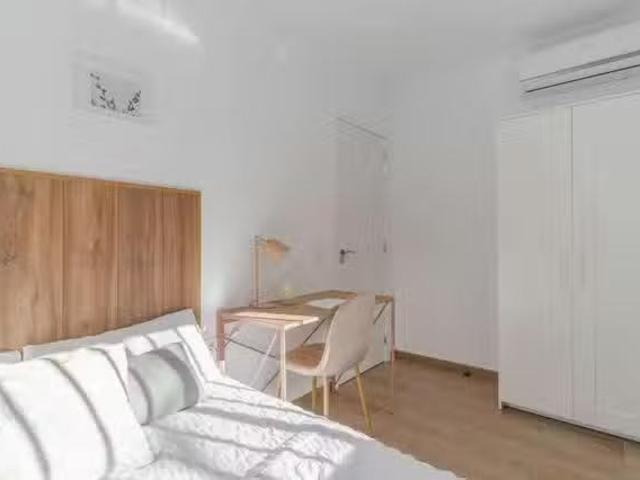 Encantador Habitación en Calle de Guadalete, Comillas