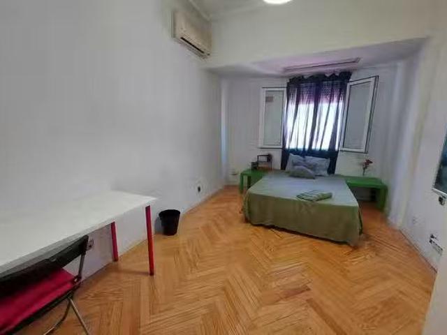 Bonito Habitación en Calle de Guzmán el Bueno, Gaztambide